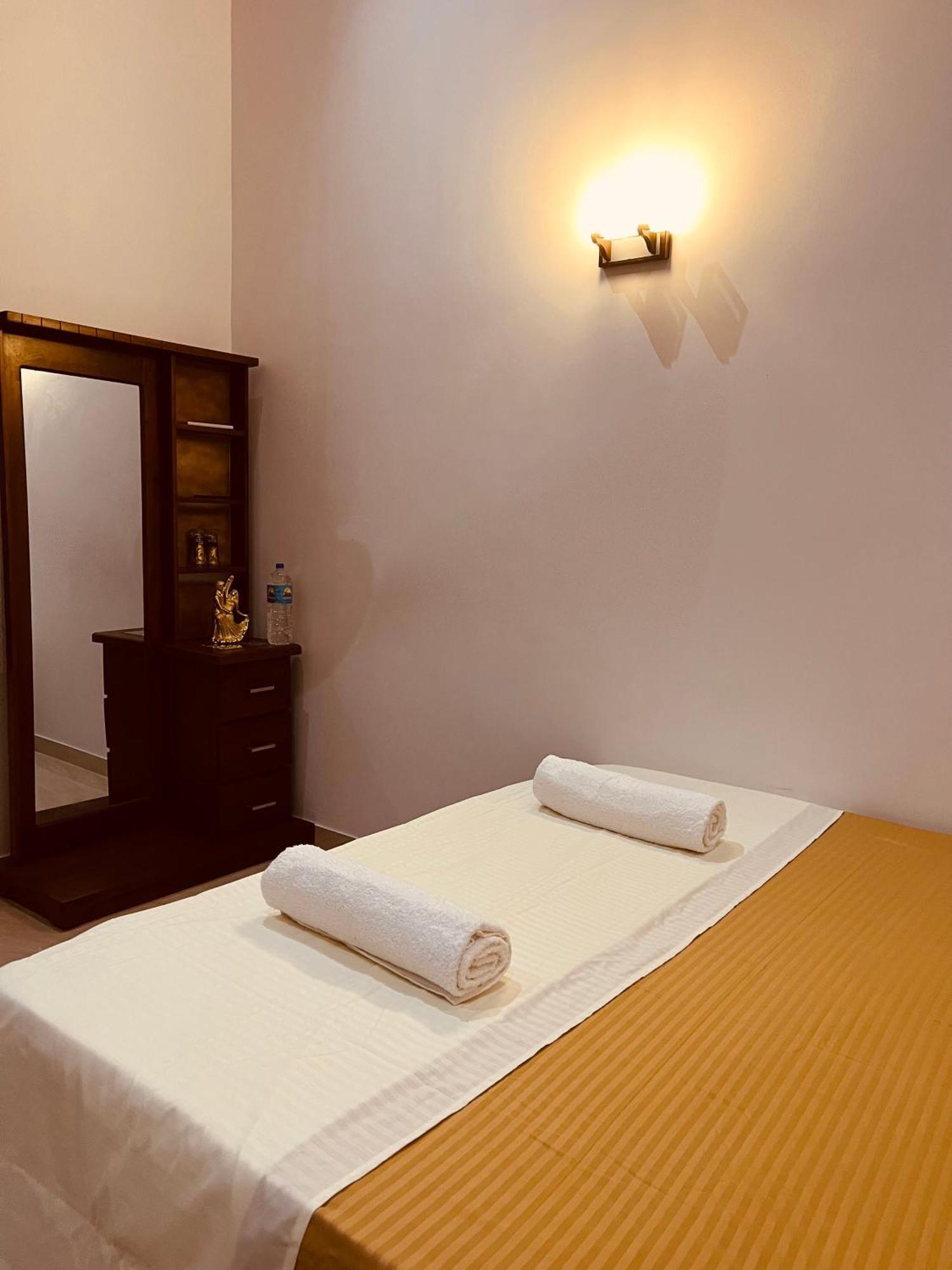 Ahasna Airport Villa 尼甘布 外观 照片