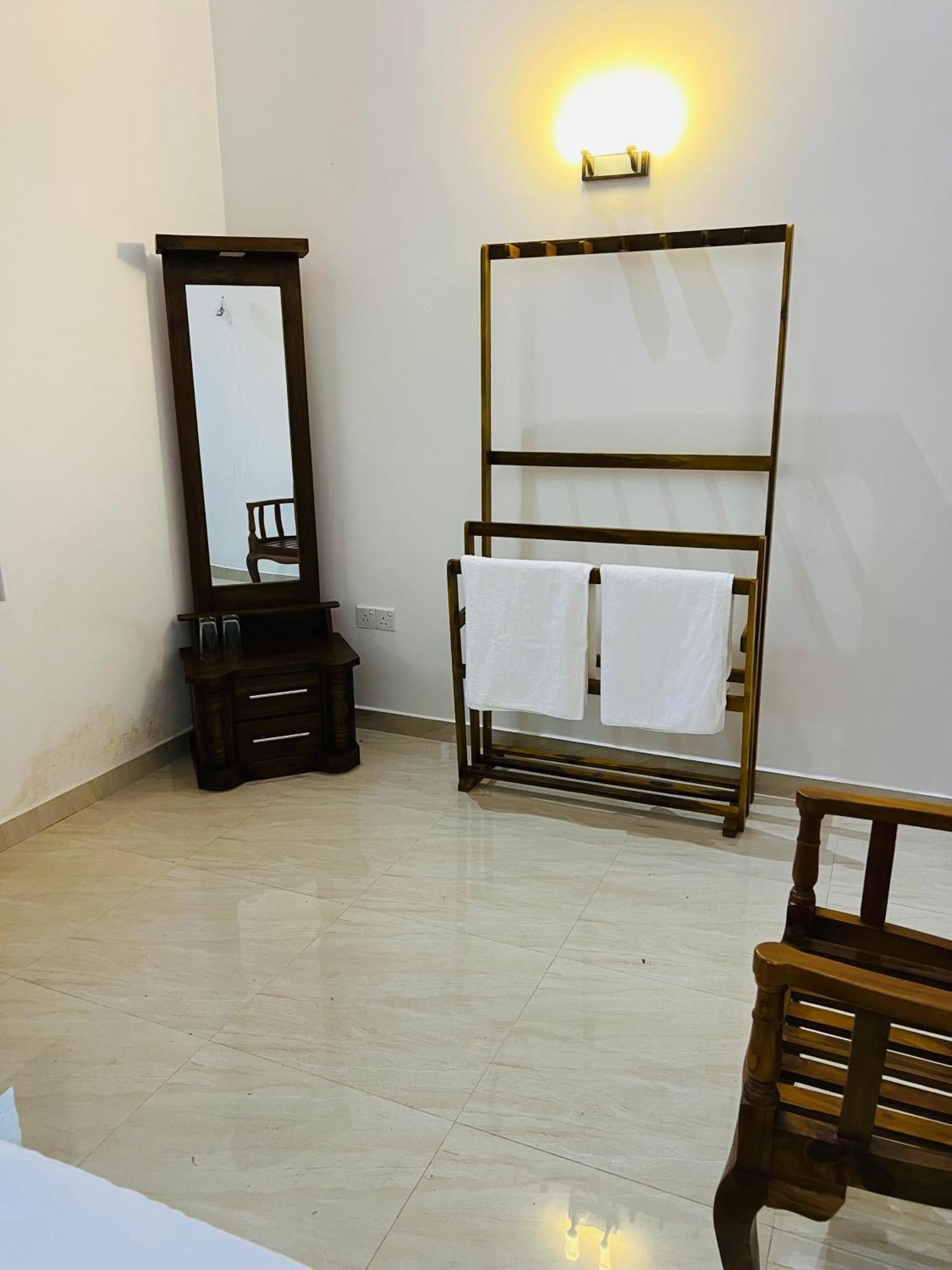 Ahasna Airport Villa 尼甘布 外观 照片